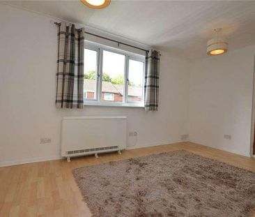 Stonefield Close, Eastleaze, Swindon, Wiltshire, SN5 - Photo 2