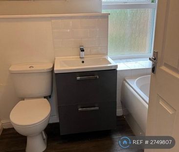 2 bedroom flat to rent - Photo 6