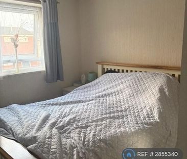 3 bedroom end of terrace house to rent - Photo 4