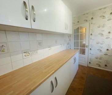 3 bedroom semi-detached house to rent - Photo 6