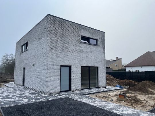 Prachtige energiezuinige nieuwbouwwoning met 3 slk op +/- 9a88ca grond in Genk - Photo 1