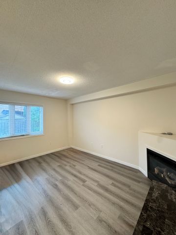 For Lease - 163 Flagstone Way, Newmarket, Ontario - Photo 4