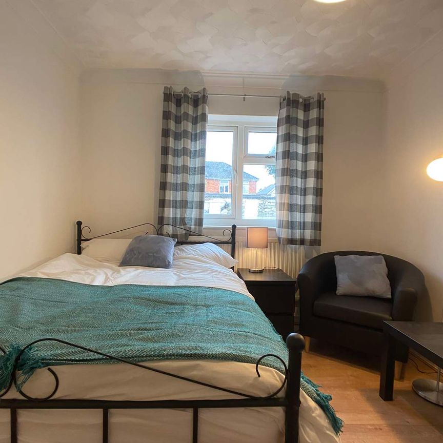 Woodcote Road Room 4 - Photo 1