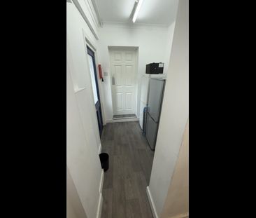 Room in a Shared House, Lydford Street, M6 - Photo 2