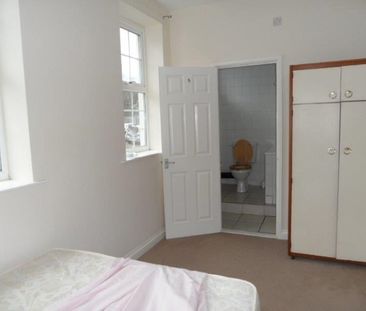 1 Bed Flat, Peak Place, LU1 - Photo 2