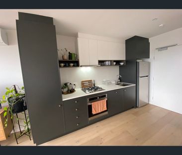 12/102 Colac Road, Highton, Vic 3216 - Photo 1