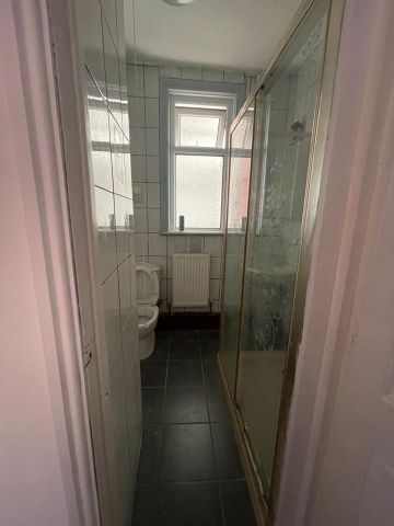 Room in a Shared House, Pennington Street, LS6 - Photo 3