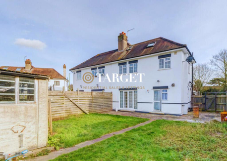 3 bedroom semi-detached house to rent - Photo 4