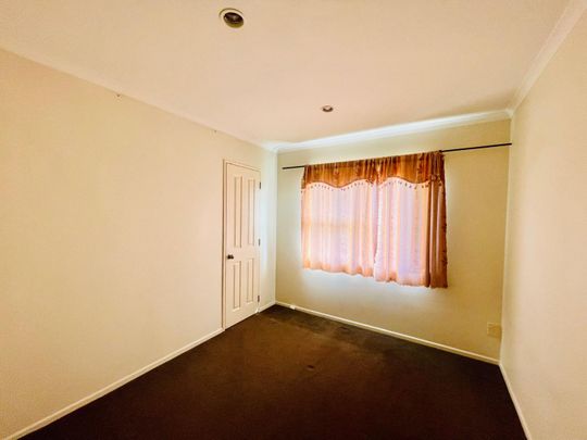 19, Nuneaton Drive, Flat Bush - Photo 1