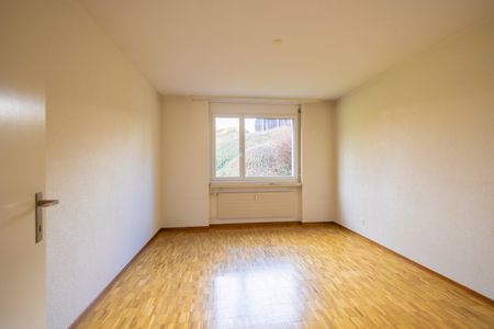 Grosszügige 3.5 Zimmerwohnung in Kloten befristet bis 31.10.2025 - Photo 2