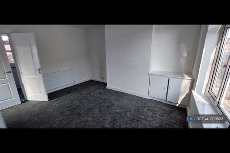 2 bedroom semi-detached house to rent - Photo 5