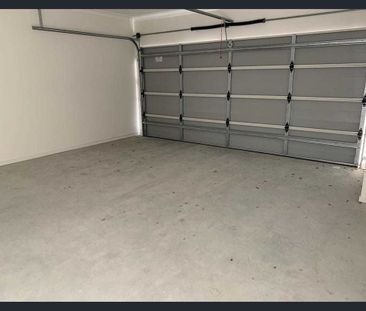 Emerald Lakes Prestigious Townhouse, Available Soon! - Photo 6