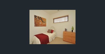 Neatly Built Outer-City Townhouse - Photo 3