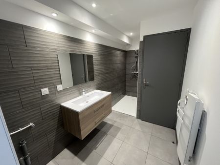 Location Appartement 3 pièces 67m² FLAVIN 12450 - Photo 5