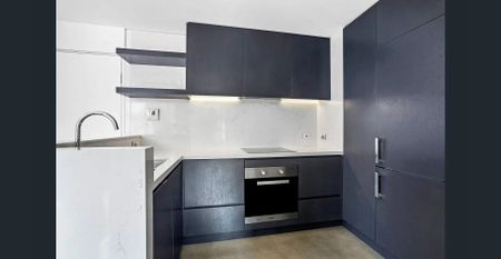 FULLY FURNISHED APARTMENT WITH GORGEOUS HARBOUR VIEWS, TOP TO BOTTOM NEW YORK STYLE RENOVATION! - Photo 5