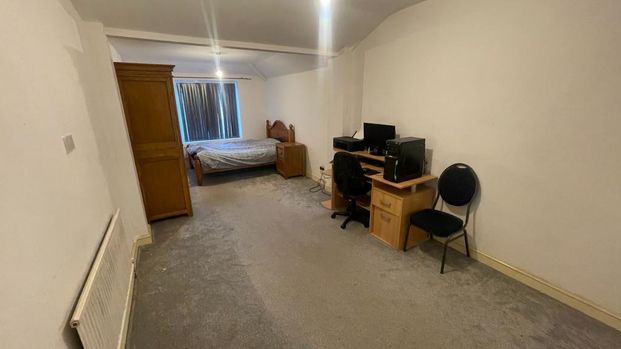 5 bedroom semi-detached house to rent - Photo 1