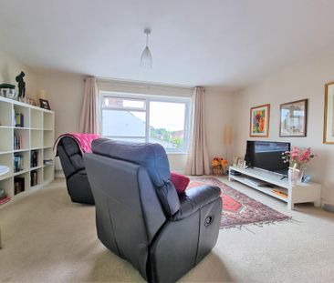 2 bedroom flat to rent - Photo 2