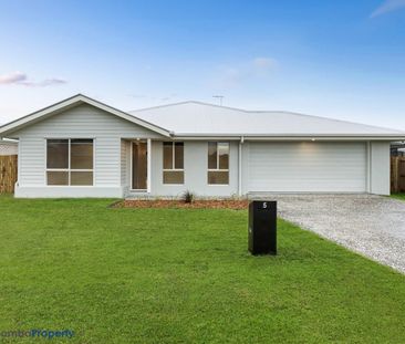 BEAUTIFUL HOME- WITH DUCTED-AIR CON! - Photo 3