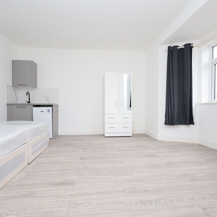 Studio Flat, Arngask Road, SE6 - Photo 2