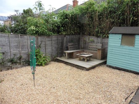 4 bedroom detached house to rent - Photo 2