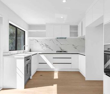 Modern 3BR Townhouse in Mangere Bridge - Photo 1