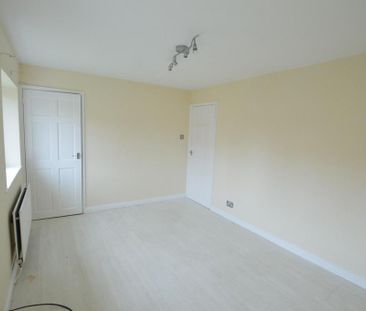 2 bedroom semi-detached house to rent - Photo 2