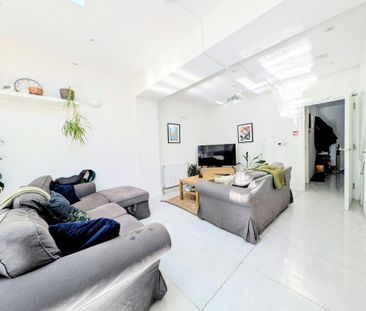 4 bedroom terraced house to rent - Photo 3
