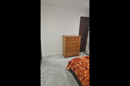 Room in a Shared House, Luton, LU2 - Photo 2