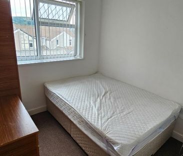 House To Let - Photo 3