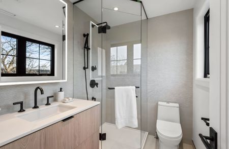 For Lease - 180 Glenwood Crescent, Toronto, Ontario - Photo 3