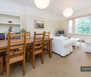 SUPERB SPACIOUS TWO BEDROOM FLAT IN QUEENS PARK (835 SQ FT / 77 SQ M) - Photo 1