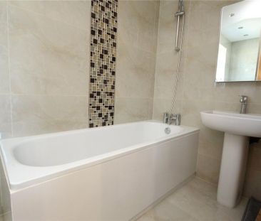 3 bedroom end of terrace house to rent - Photo 2