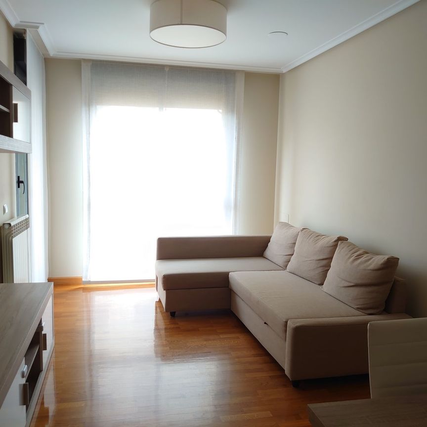 Alquiler de piso en Calle Piqueras, 19 - Photo 1