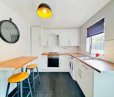 2 bedroom semi-detached house to rent - Photo 6