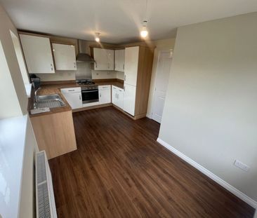 3 bed Town House - To Let - Photo 4