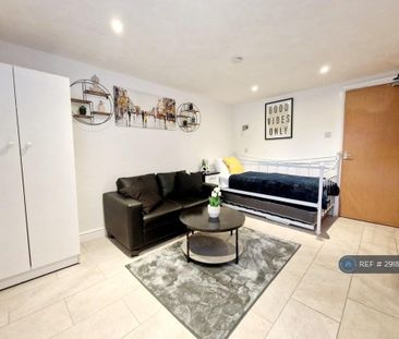 Studio to rent - Photo 1
