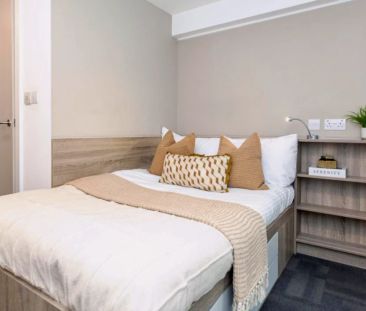 Deluxe Ensuite (3 Bed Flat) - Photo 3