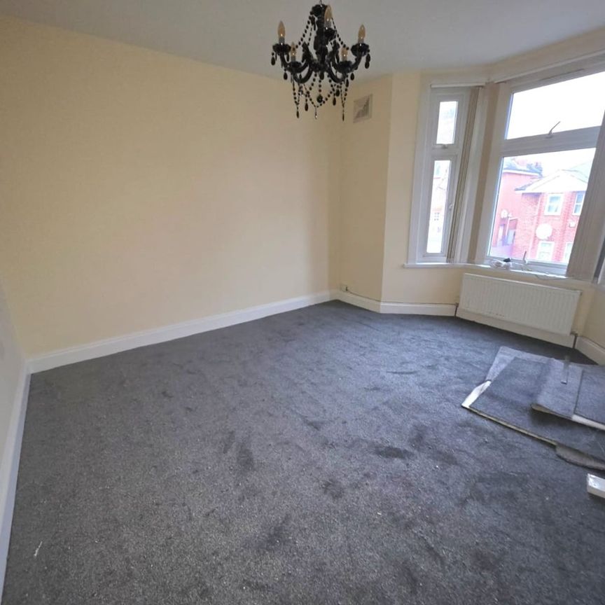2 Bed Flat, Barrington Road, E12 - Photo 1