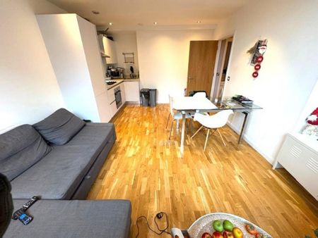 2 bedroom flat to rent - Photo 2