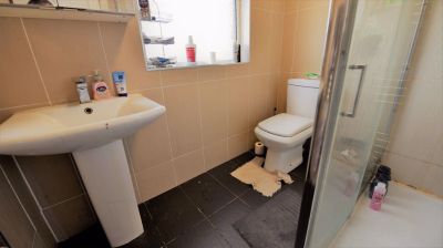 4 bedroom House in Becketts Park Crescent, Leeds - Photo 5