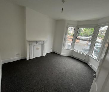 3 bedroom end of terrace house to rent - Photo 2