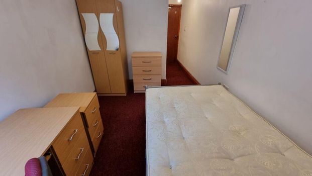 6 bedroom terraced house to rent - Photo 1