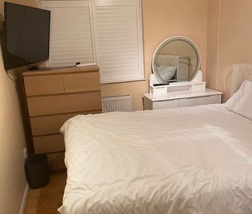 Room in a Shared House, Holmshaw Close, SE26 - Photo 5