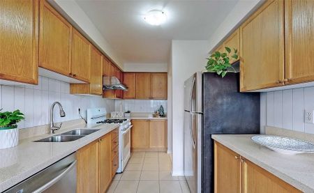 For Lease - 56 Collis Drive, Aurora, Ontario - Photo 4