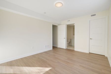 For Lease - 956 Fisher Avenue Unit# B, Carlington - Central Park, Ontario - Photo 4