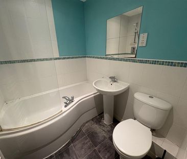 Watermint Drive, Tuffley - Photo 3