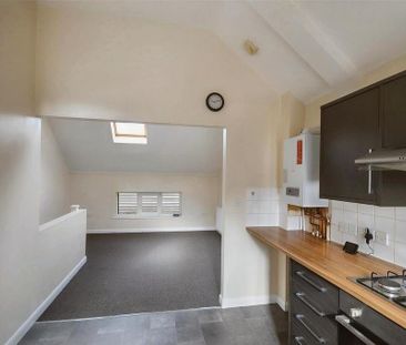 2 bedroom end of terrace house to rent - Photo 3