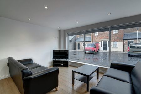 7 Bed Flat, Stonemasons Close, L7 - Photo 5