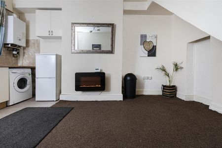 1 bedroom semi-detached house to rent - Photo 4