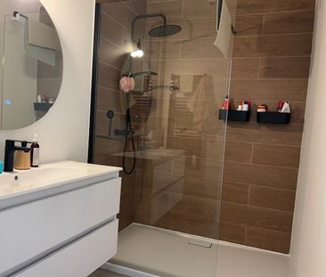 Stijlvol gerenoveerd 2-slaapkamerappartement met zonnig terras. - Photo 6